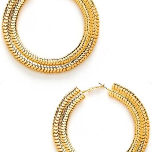 NWT--LARGE GOLD TONE HOOP EARRINGS - Picture 5 of 5